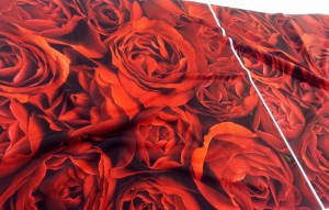 rose su tessuto per san valentino